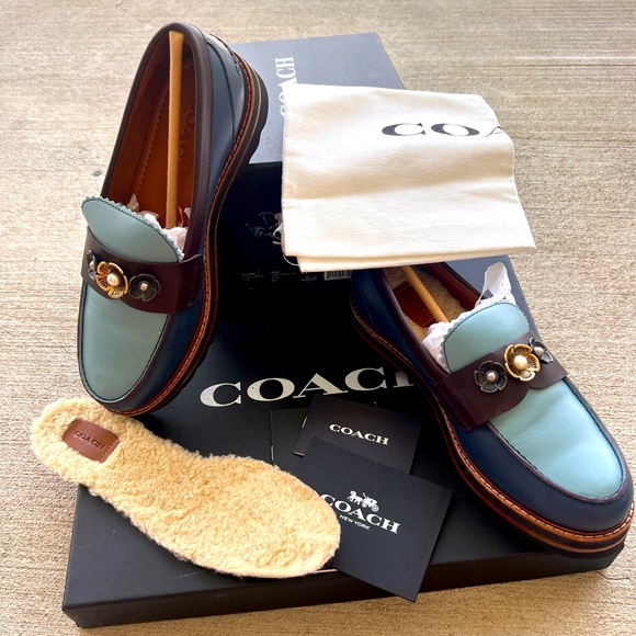 Like New: Stylish leather loafer w/two sets of insoles (leather and sheep). - Picture 1 of 4